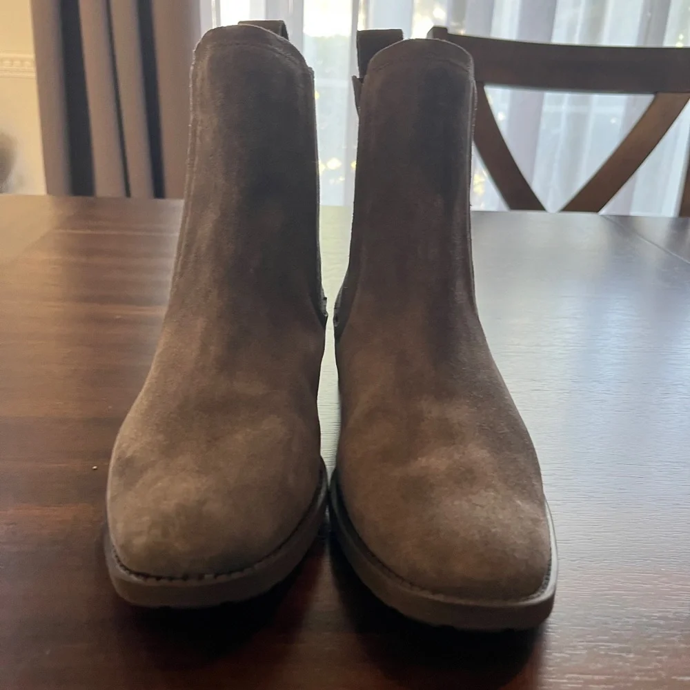 UGG classic chelsea